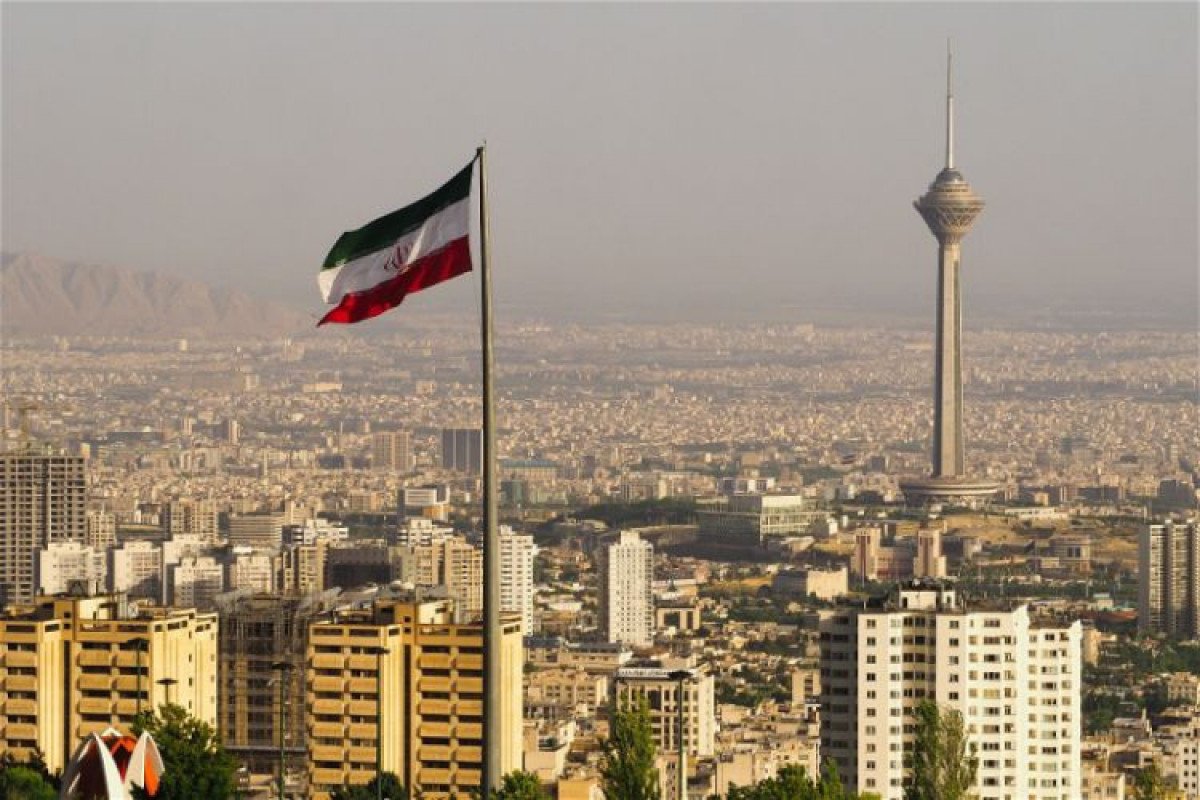 Tehranda yaşayış binası uçub, 1 nəfər ölüb