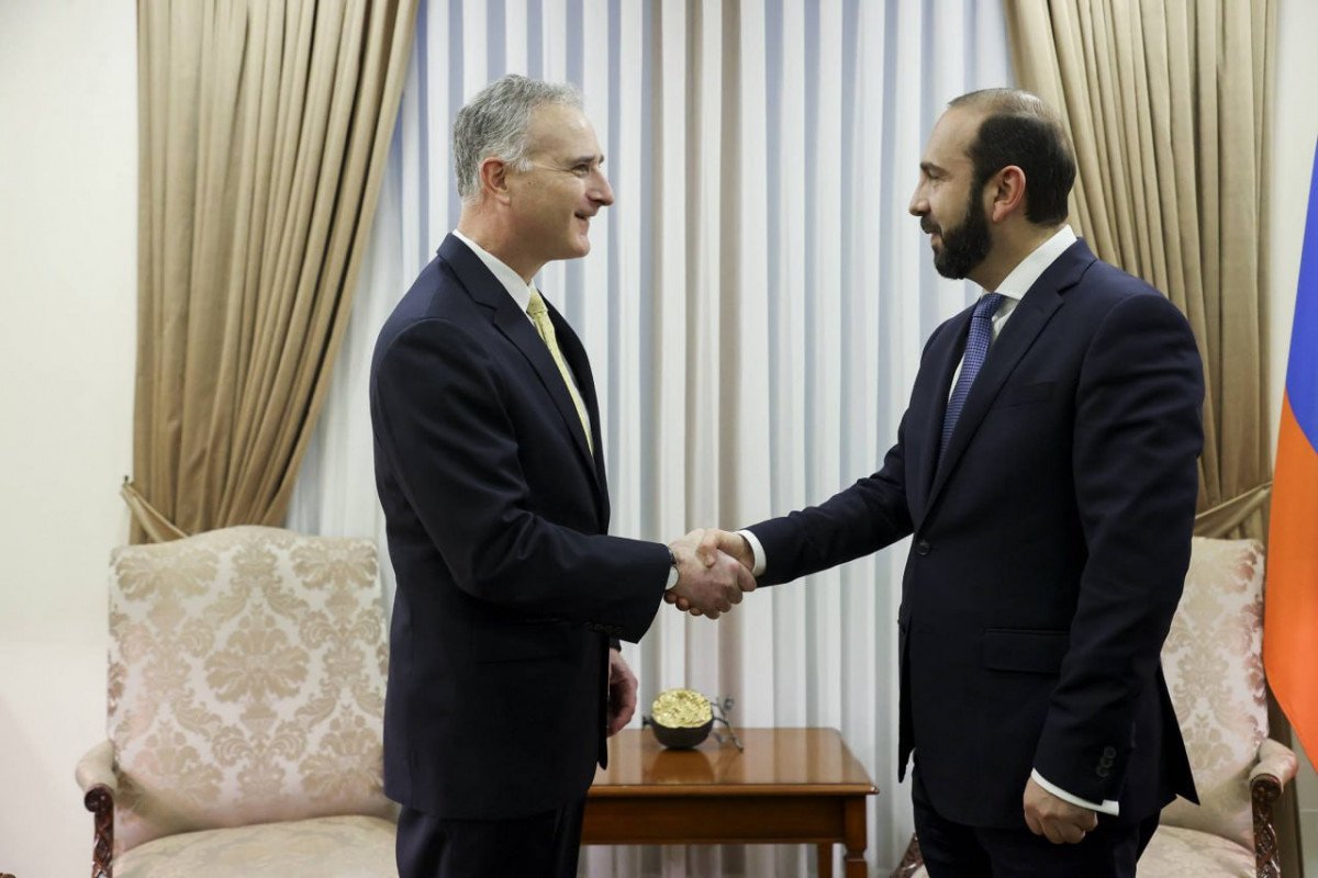 Mirzoyan Blinkenin müşaviri ilə Azərbaycan-Ermənistan münasibətlərini müzakirə edib