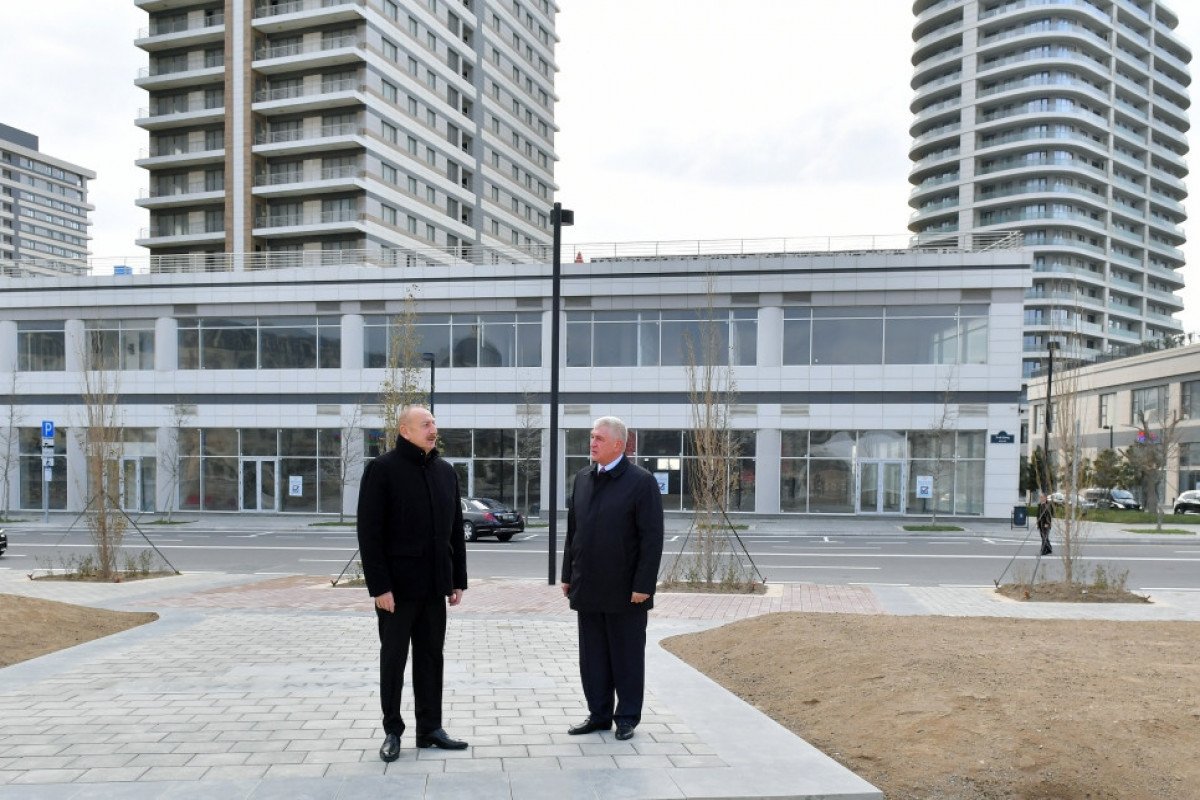 Prezident Bakı Ağ Şəhərin Mərkəzi Park Kvartalında tikinti, abadlıq işləri və Ofis binasında yaradılan şərait ilə tanış olub