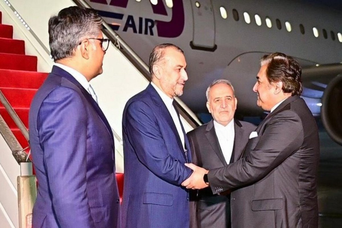 İranın XİN rəhbəri pakistanlı həmkarı ilə görüşüb
