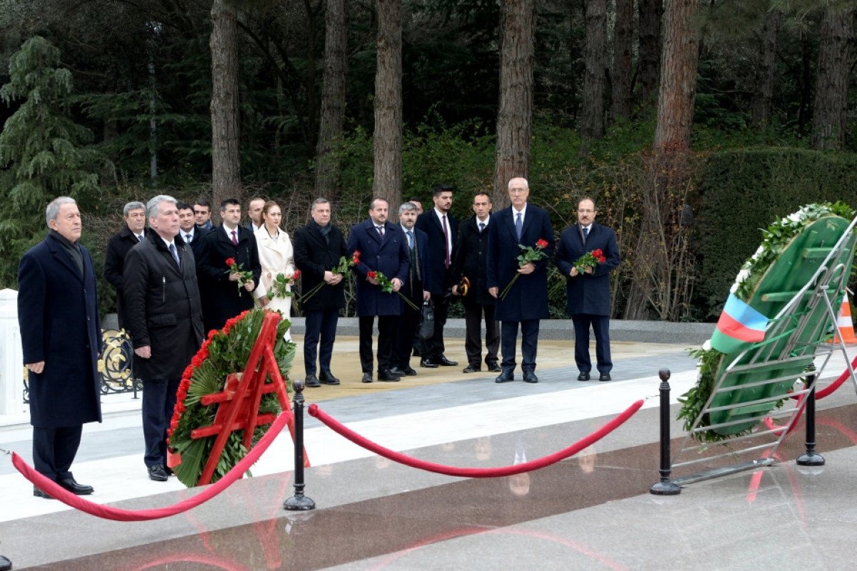 Hulusi Akar Azərbaycanda səfərdədir