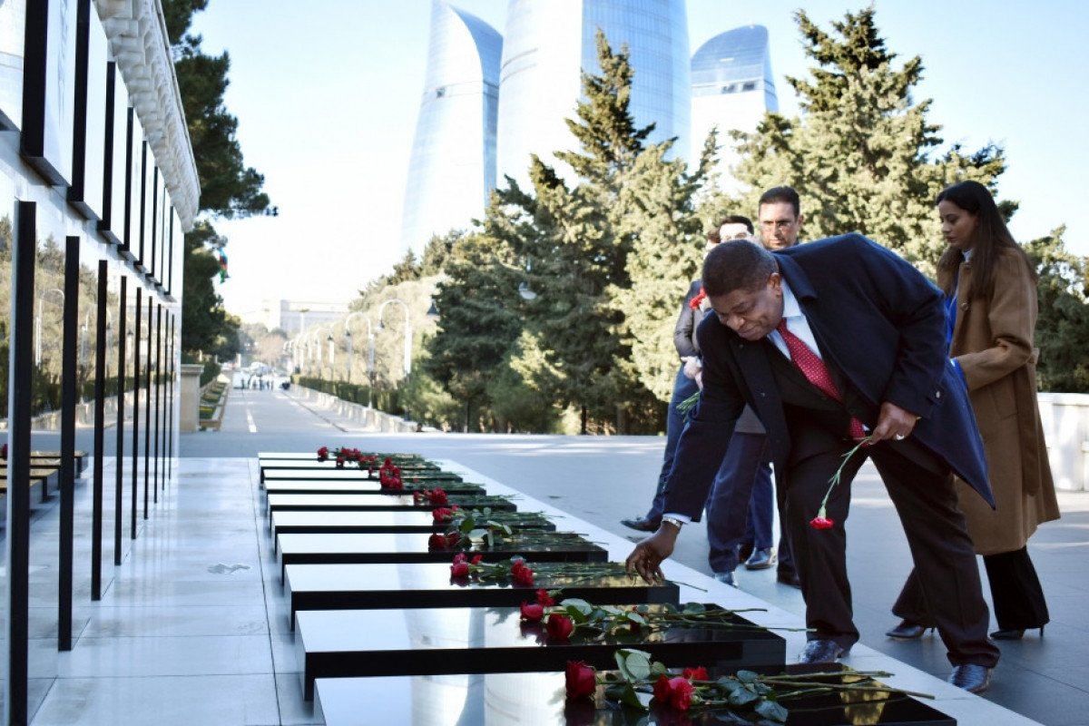Parlamentlərarası İttifaqın Baş katibi Şəhidlər xiyabanını ziyarət edib
