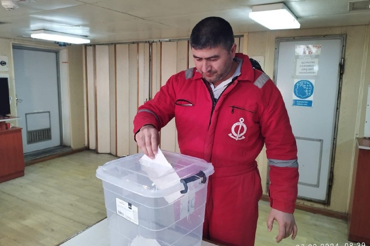 Dənizçilər seçkilərdə iştirak ediblər