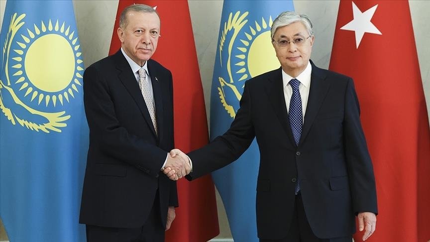 Tokayev Ərdoğanı yubileyi münasibətilə təbrik edib