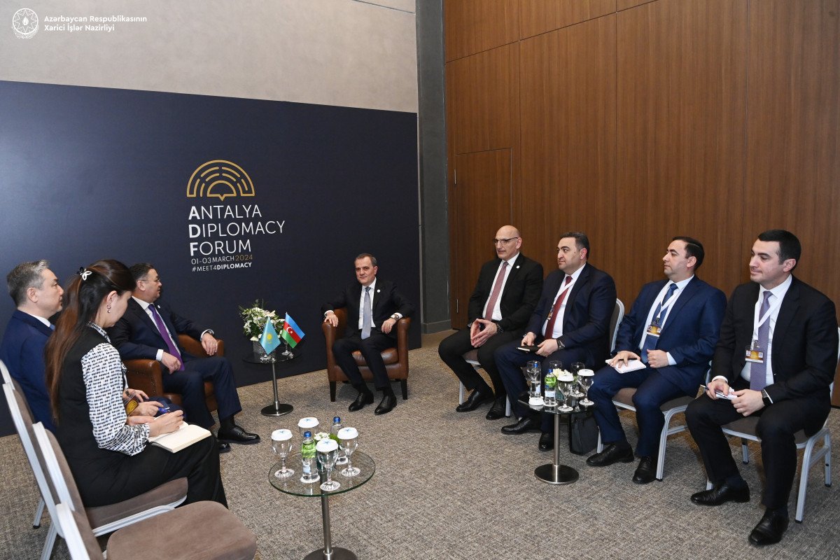 Azərbaycan-Qazaxıstan strateji tərəfdaşlıq münasibətləri müzakirə edilib