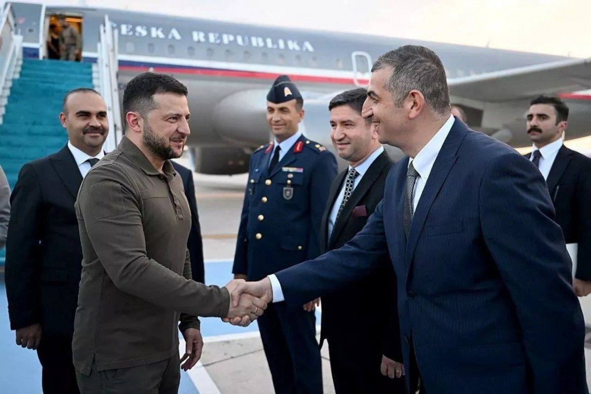Zelenski Türkiyəyə rəsmi səfərə gedib