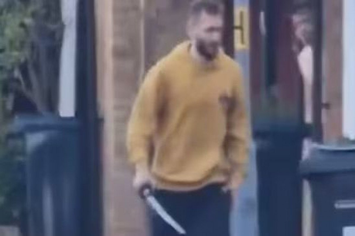 Londonda insanlara qılıncla hücum edilib, xəsarət alanlar var