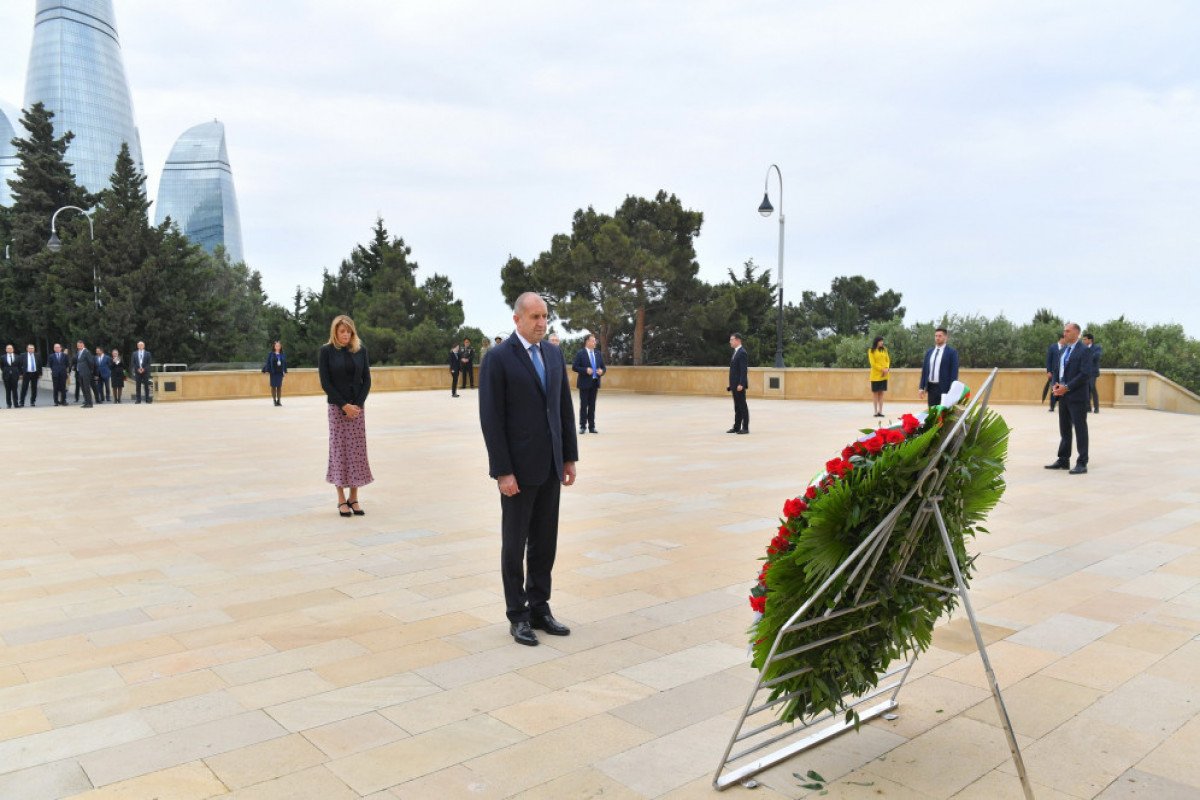 Bolqarıstan Prezidenti Şəhidlər xiyabanını ziyarət edib