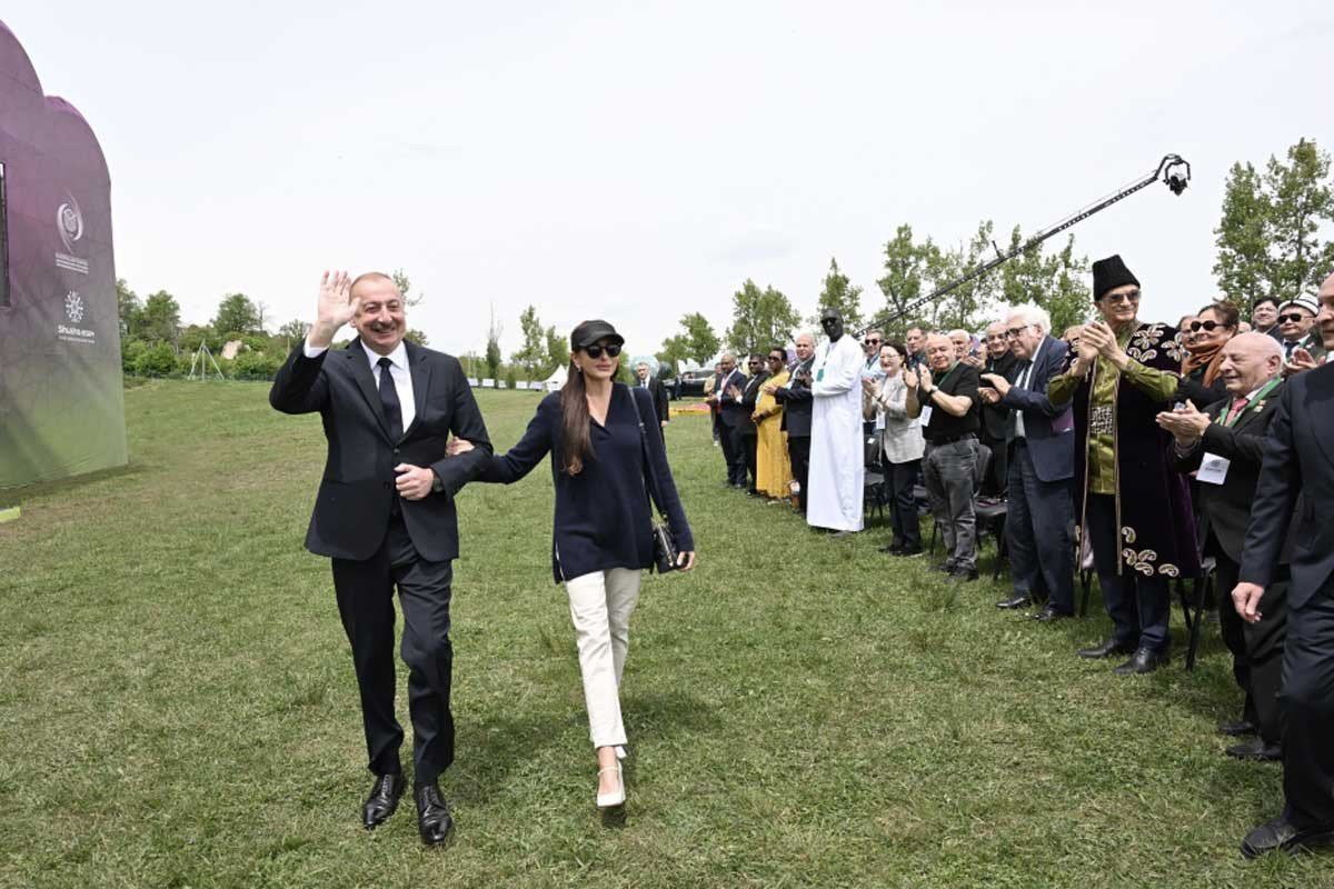 Şuşada “Xarıbülbül” Festivalı və “Şuşa - İslam dünyasının mədəniyyət paytaxtı 2024” ilinin açılışı olub, Prezident İlham Əliyev və Mehriban Əliyeva tədbirdə iştirak ediblər