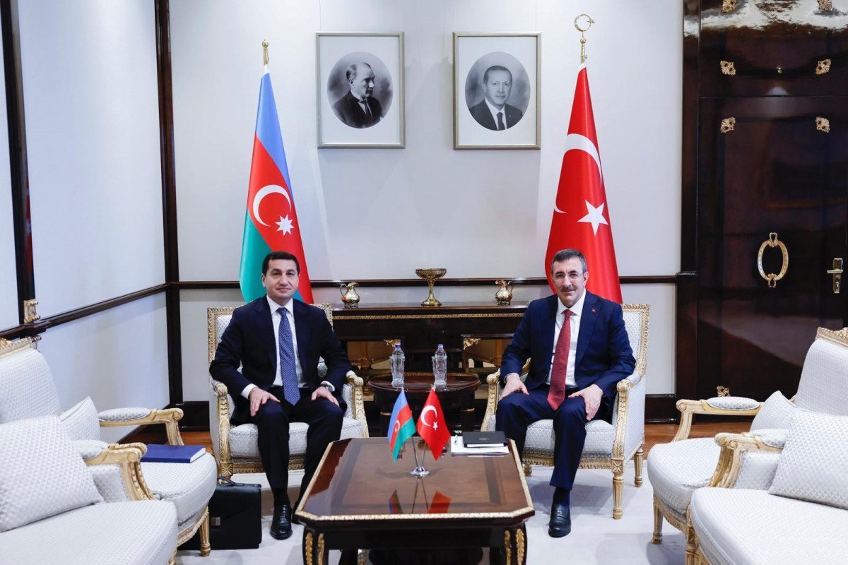 Cevdet Yılmaz və Hikmət Hacıyev Ankarada görüşüb