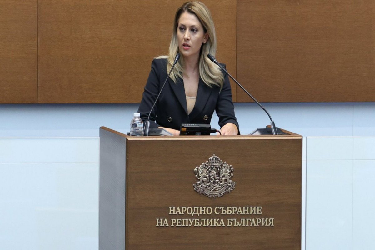 Erməni əsilli qadın Bolqarıstan parlamentinin sədri seçilib