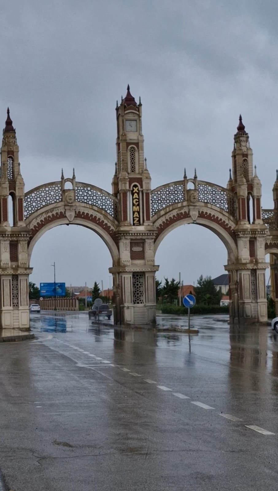 Silahlı qüvvələr günündə Xaçmaz rayonunun mərkəzində dövlət bayrağının aşağı endirilməsi qəbuledilməzdir