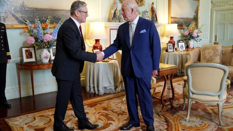 Britaniyanın yeni Baş naziri vəzifəsinin icrasına başlayıb