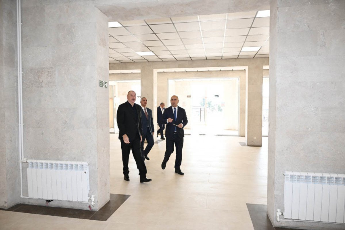Prezident Xankəndidə Qarabağ Universitetində görülən işlərlə tanış olub