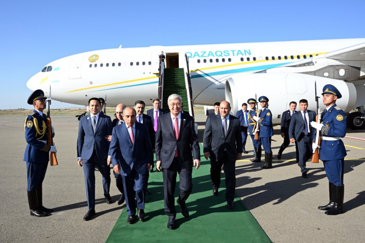 Qazaxıstan Prezidenti Kasım-Jomart Tokayev Azərbaycana səfərə gəlib