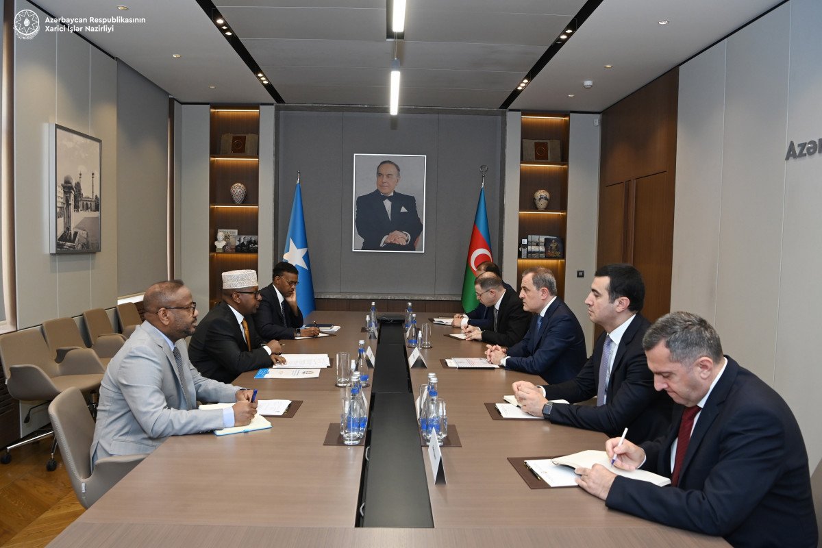 Azərbaycan və Somali XİN rəhbərləri arasında geniştərkibli görüş keçirilib