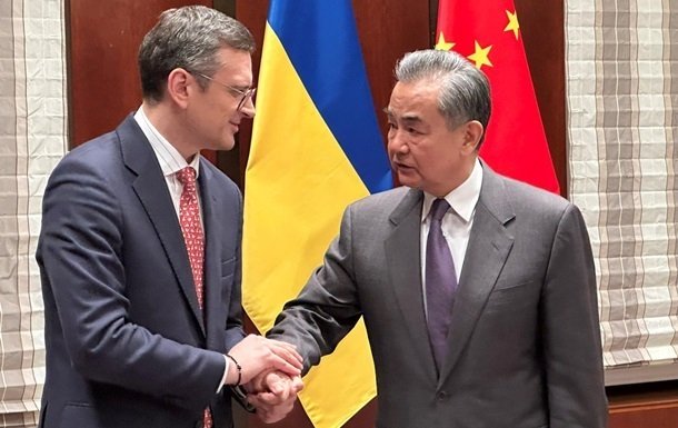 Ukrayna Çinin XİN rəhbərini Kiyevə dəvət edib