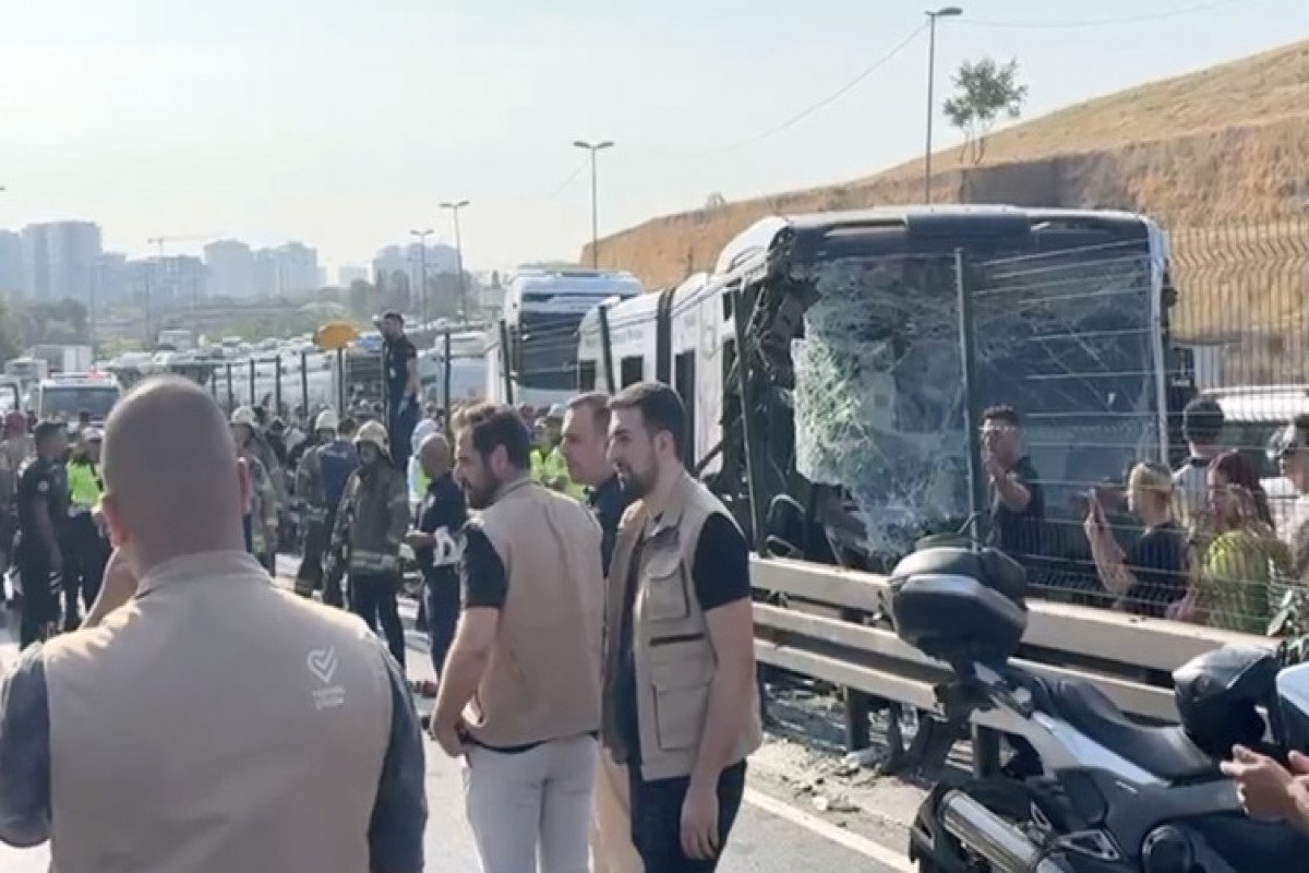 İstanbulda metrobus qəzası olub, ölən və yaralananlar var