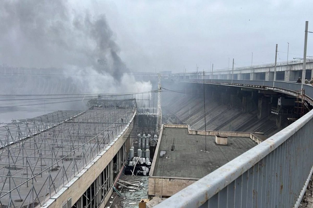 Rusiya hərbçiləri Zaporojyedə müəssisəni atəşə tutub, 3 mülki şəxs ölüb
