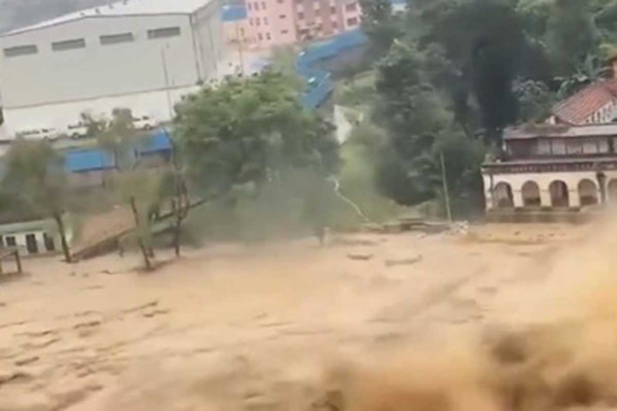 Nepalda leysan yağışlar daşqınlara yol açıb, ölənlərin sayı 100-ü keçib