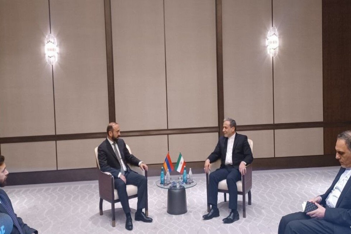 İran və Ermənistan XİN başçıları İstanbulda görüşüb