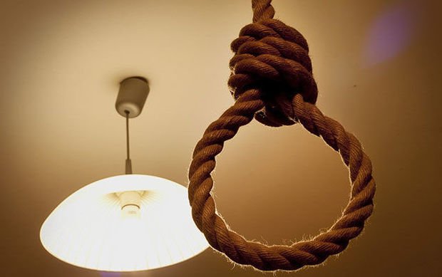 Bakıda 64 yaşlı kişi özünü asıb