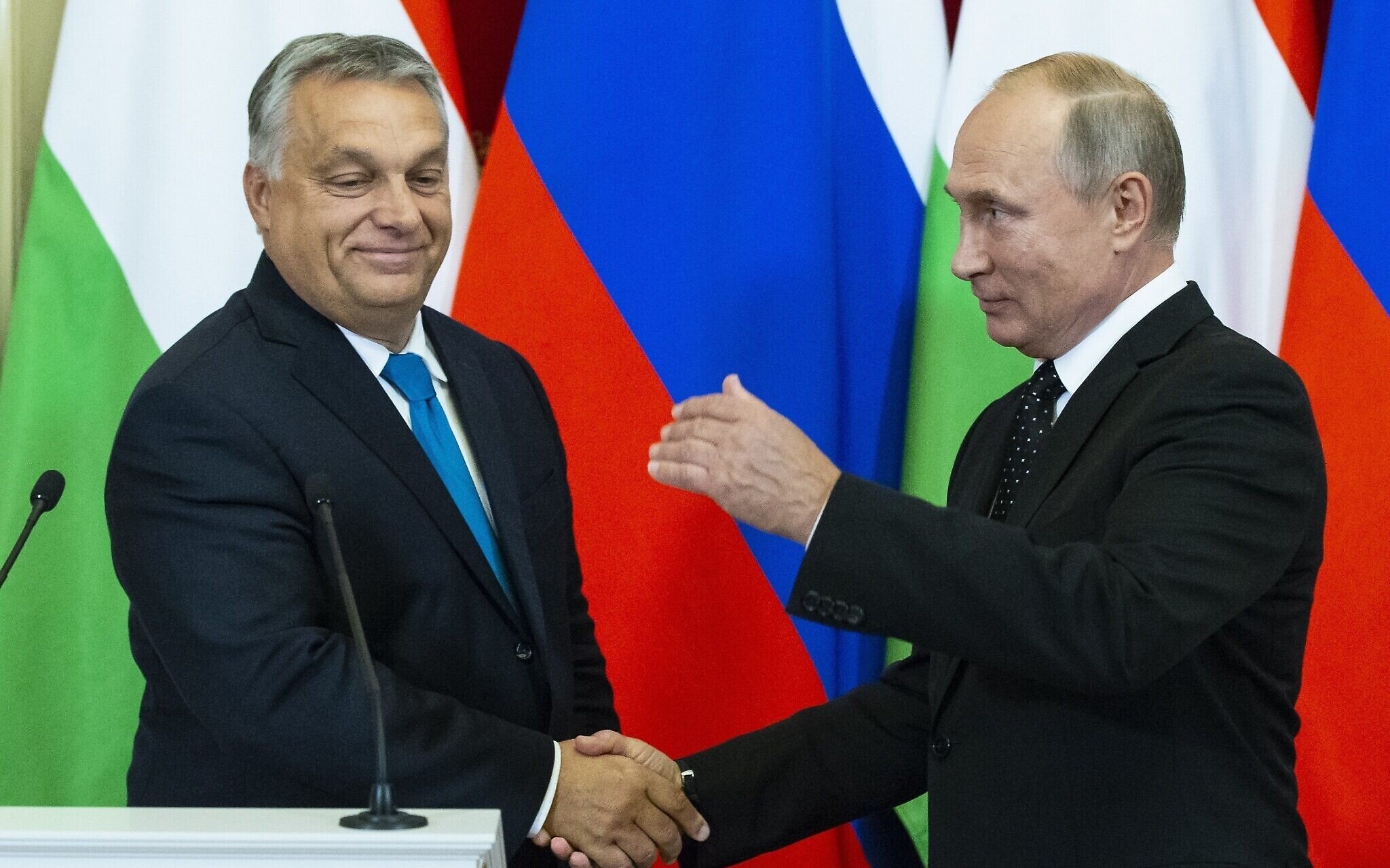 Putin Orbanla telefon danışığı aparıb