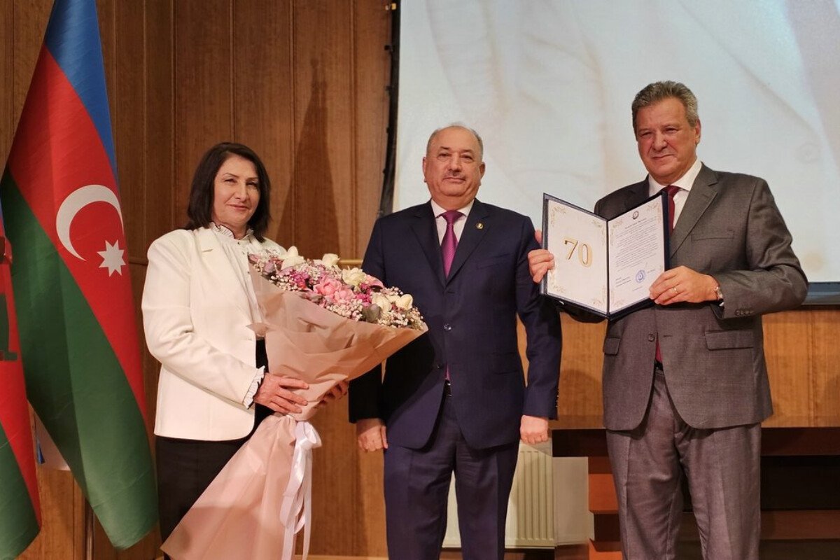 “Məni cəlb edən əsərdəki duyğulardır” – Şeiri urvatdan salmayan bədii qiraətçi ilə MÜSAHİBƏ + FOTOLAR “Məni cəlb edən əsərdəki duyğulardır” – Şeiri urvatdan salmayan bədii qiraətçi ilə MÜSAHİBƏ + FOTOLAR