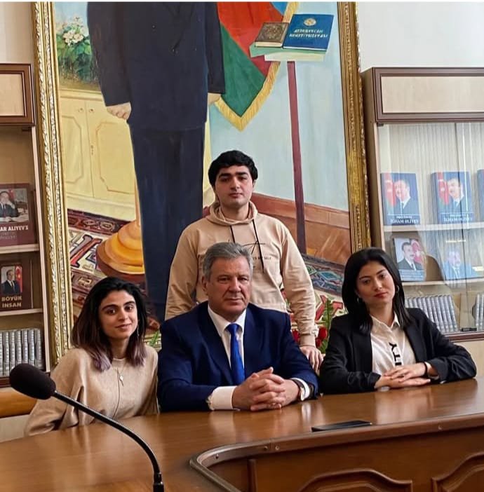 “Məni cəlb edən əsərdəki duyğulardır” – Şeiri urvatdan salmayan bədii qiraətçi ilə MÜSAHİBƏ + FOTOLAR “Məni cəlb edən əsərdəki duyğulardır” – Şeiri urvatdan salmayan bədii qiraətçi ilə MÜSAHİBƏ + FOTOLAR