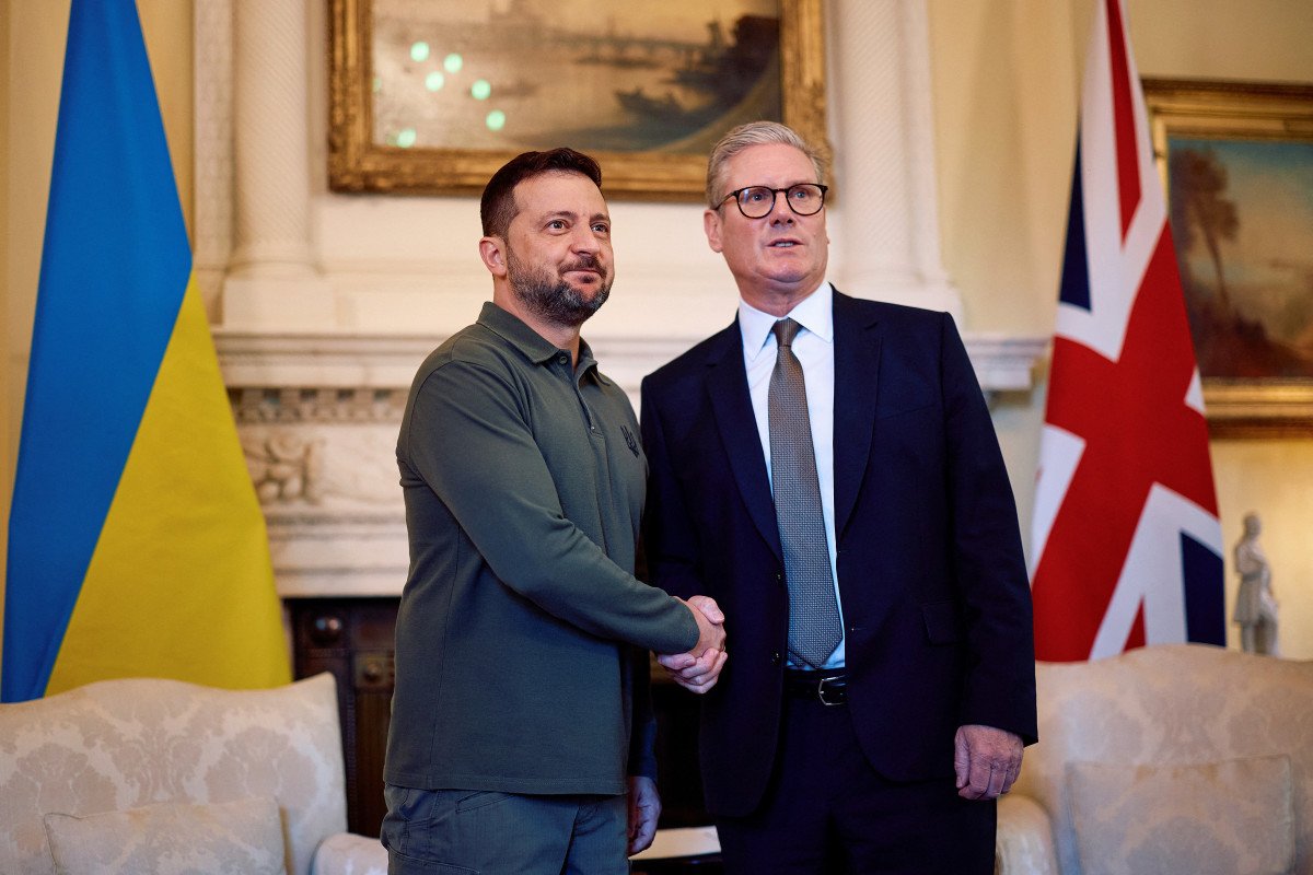 Zelenski Britaniya Baş naziri ilə Ukraynanın müdafiəsini müzakirə edib