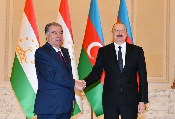Emoməli Rəhmon Prezident İlham Əliyevi təbrik edib
