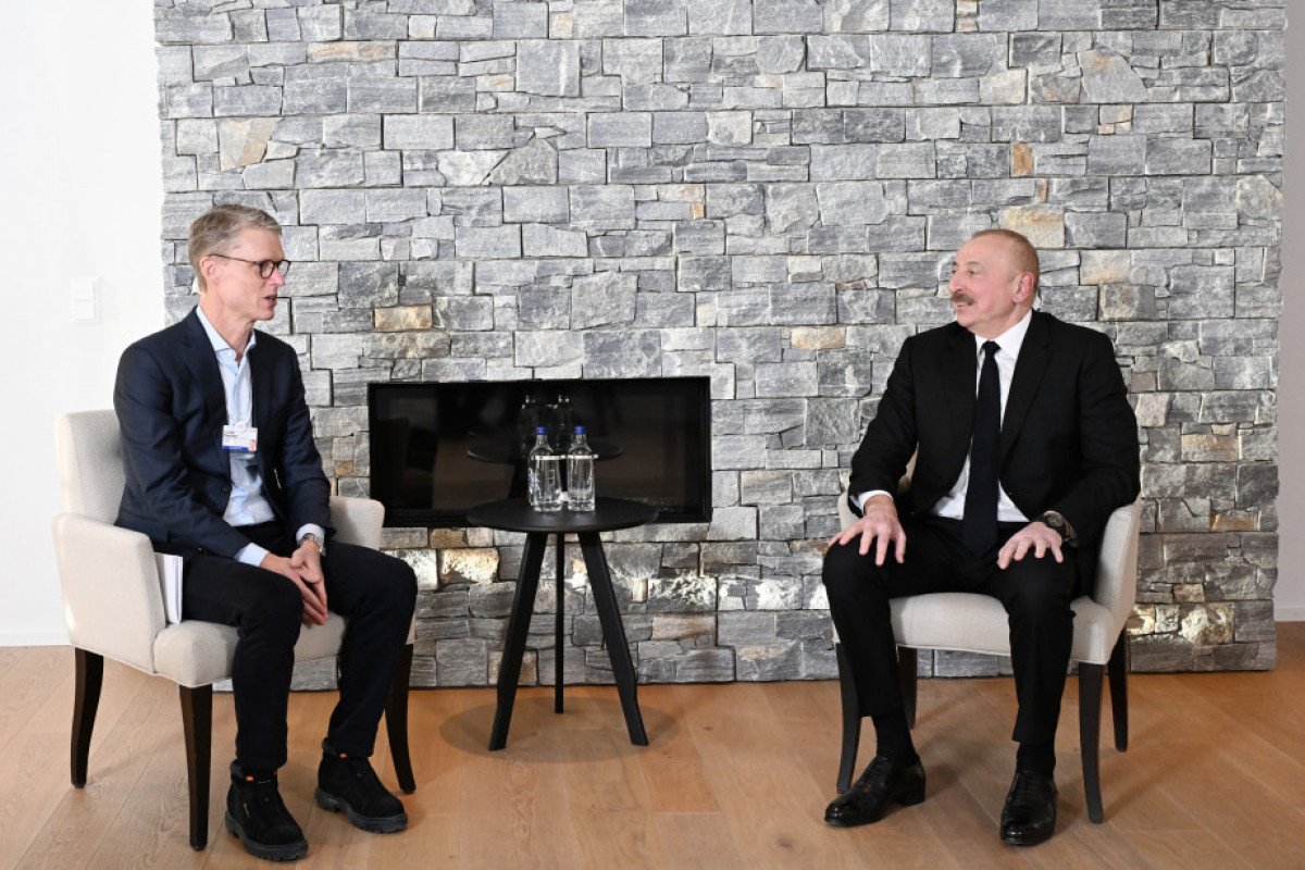 İlham Əliyev Davosda “Carlsberg Group” şirkətinin Baş icraçı direktoru Yakob Aarup-Andersen ilə görüşüb