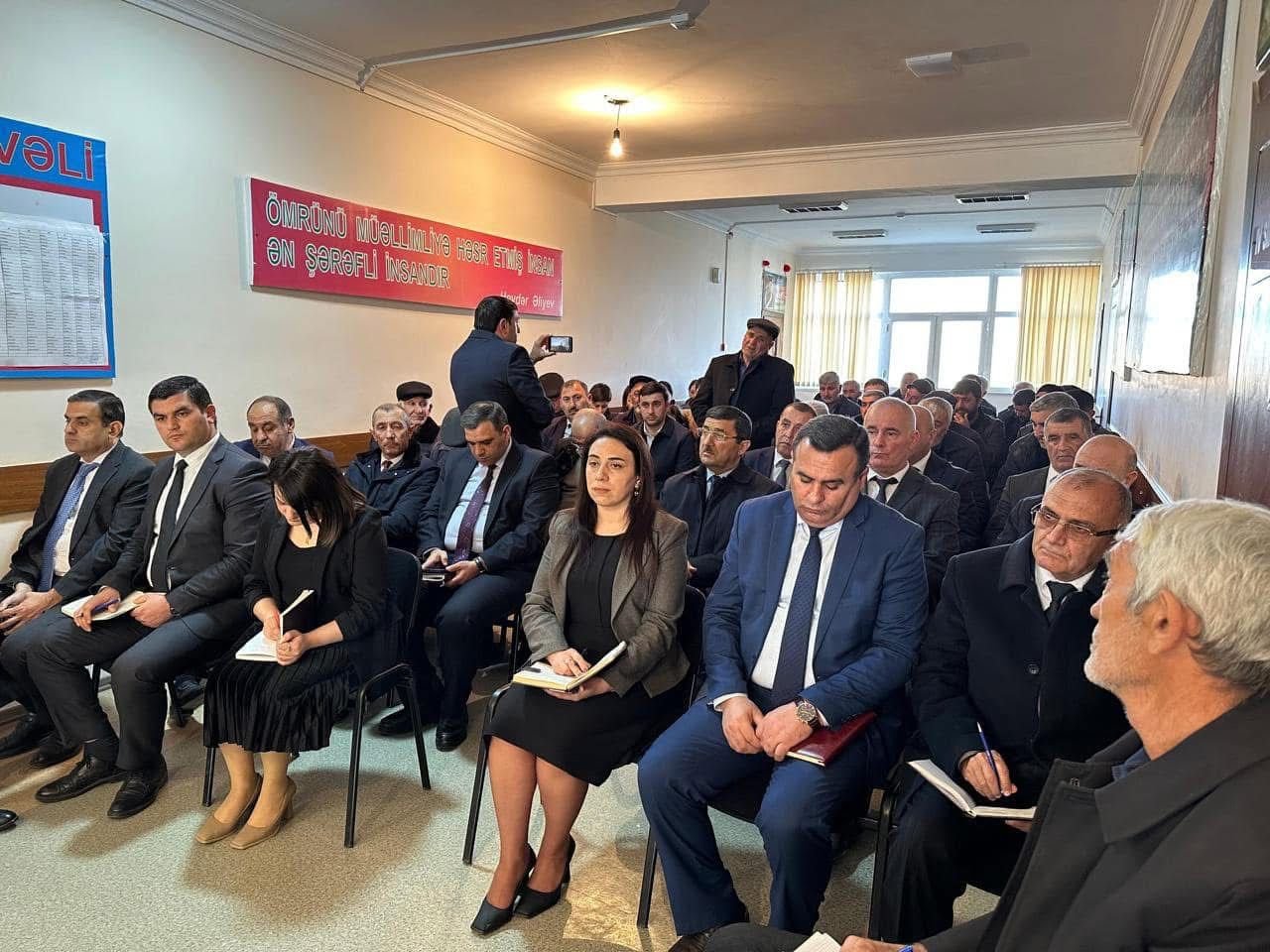 Əziz Əzizov Sarısu qəsəbəsinin sakinlərini qəbul edib - FOTOLAR