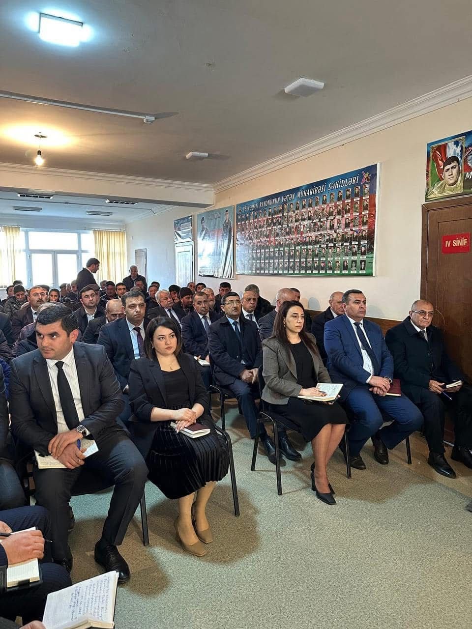 Əziz Əzizov Sarısu qəsəbəsinin sakinlərini qəbul edib - FOTOLAR