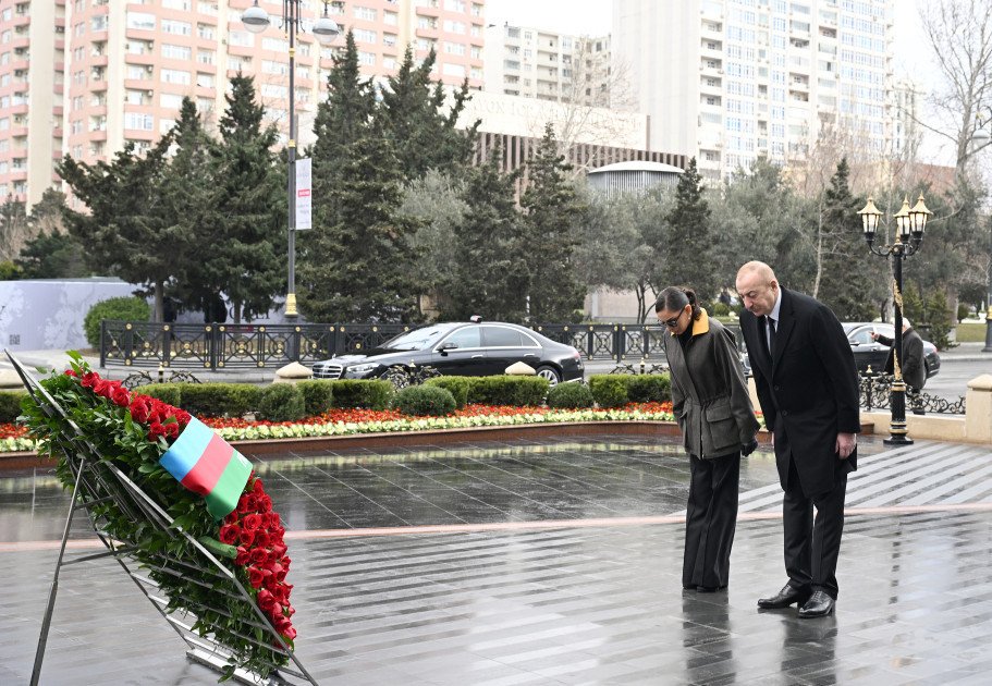 Prezident və birinci xanım Xocalı soyqırımı abidəsini ziyarət ediblər