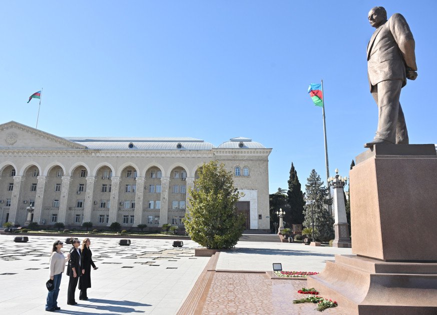 Birinci vitse-prezident Mehriban Əliyeva Gəncə şəhərinə səfər edib Birinci vitse-prezident Mehriban Əliyeva Gəncə şəhərinə səfər edib