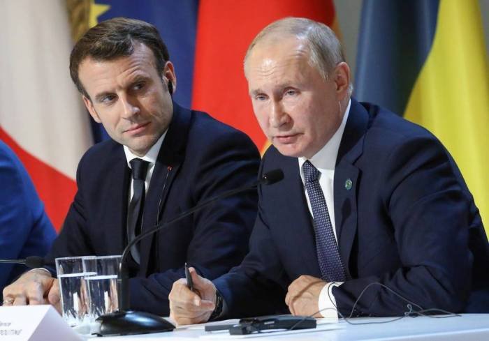 Putin Makrona cavab verib
