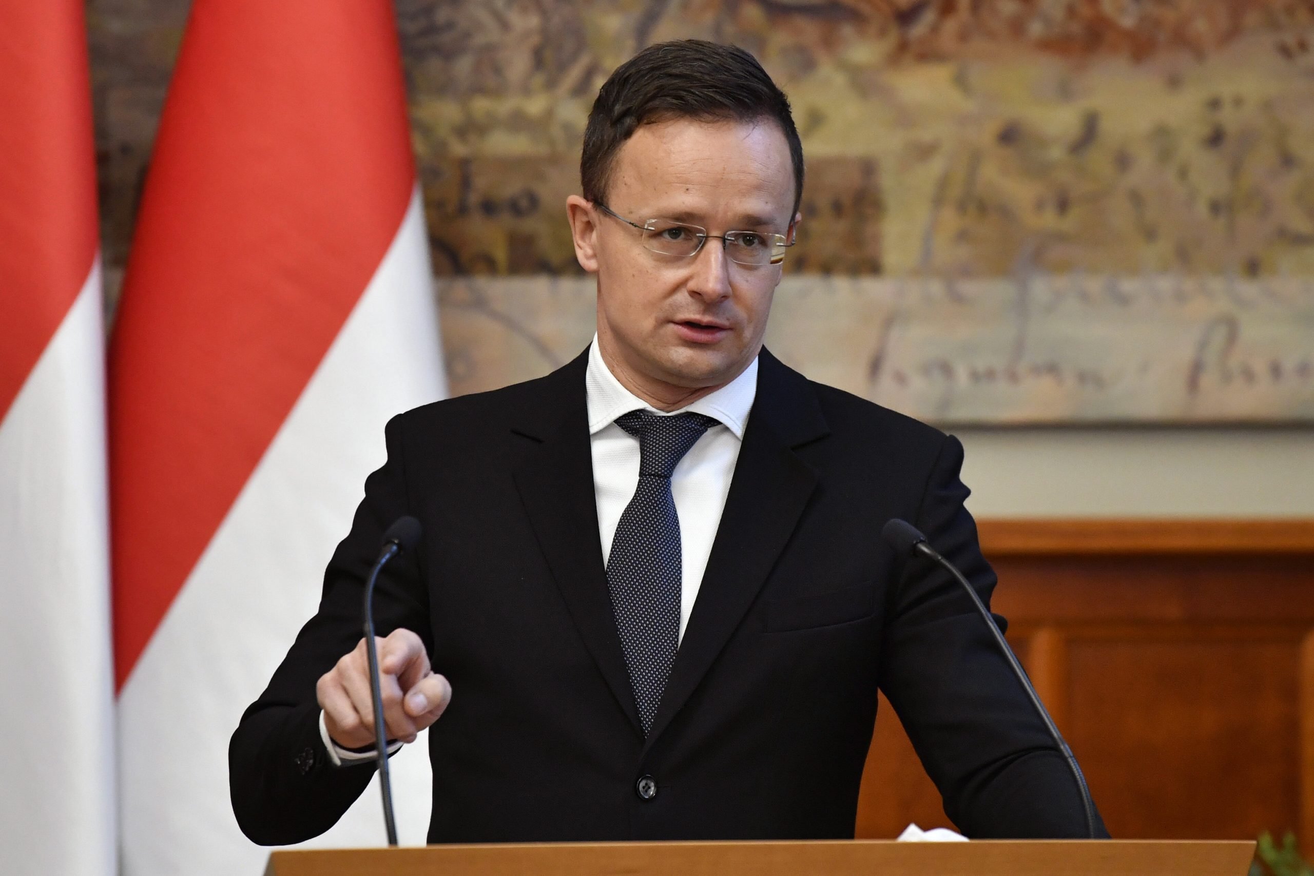 Siyarto: Biz Brüsseldən Ukrayna və Rusiya arasında sülhə mane olmamasını gözləyirik