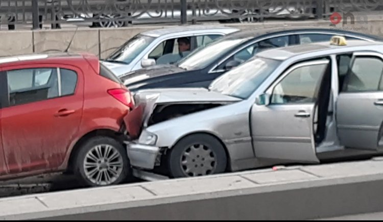 Gəncədə zəncirvarı qəza olub, xəsarət alanlar var