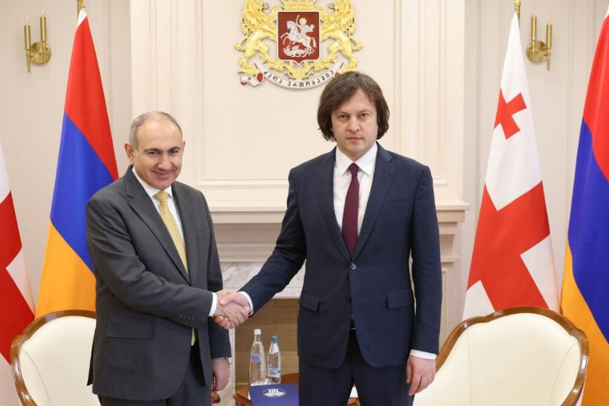 Paşinyan Tbilisidə Kobaxidze ilə görüşüb