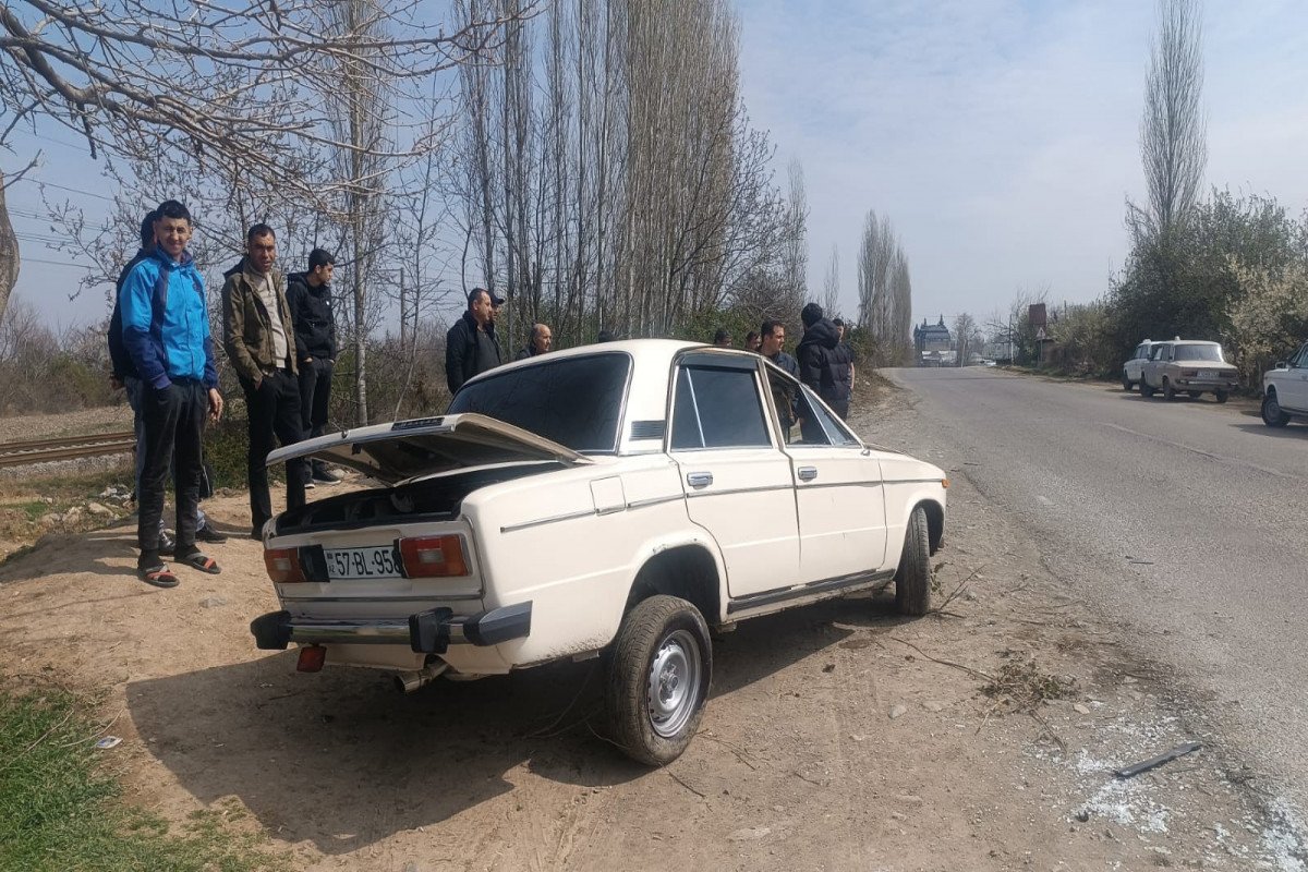 Tovuzda minik maşını aşıb