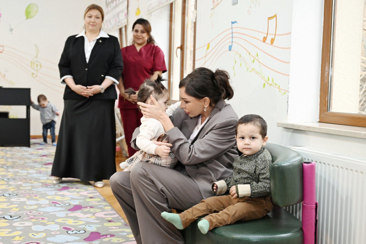 Mehriban Əliyeva və Leyla Əliyeva 1 saylı körpələr evində və 1 saylı uşaq evi sosial xidmət müəssisəsində olublar