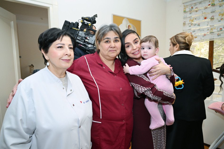 Mehriban Əliyeva və Leyla Əliyeva 1 saylı körpələr evində və 1 saylı uşaq evi sosial xidmət müəssisəsində olublar Mehriban Əliyeva və Leyla Əliyeva 1 saylı körpələr evində və 1 saylı uşaq evi sosial xidmət müəssisəsində olublar