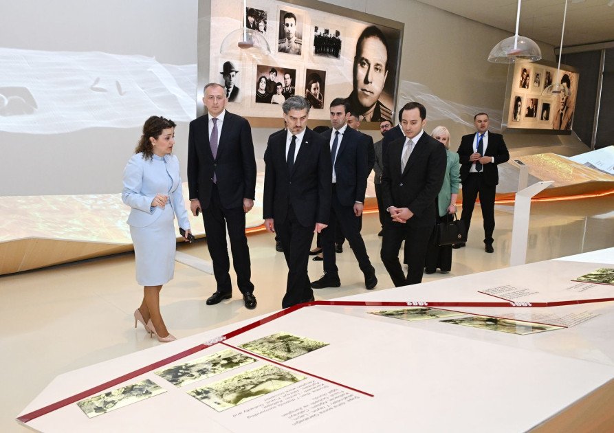 Gürcüstan Prezidenti Heydər Əliyev Mərkəzində olub
