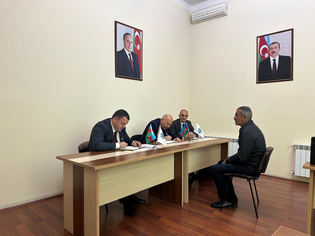 Səyyad Salahlı Saatlıda silsilə görüşlər keçirib - FOTOLAR Səyyad Salahlı Saatlıda silsilə görüşlər keçirib - FOTOLAR