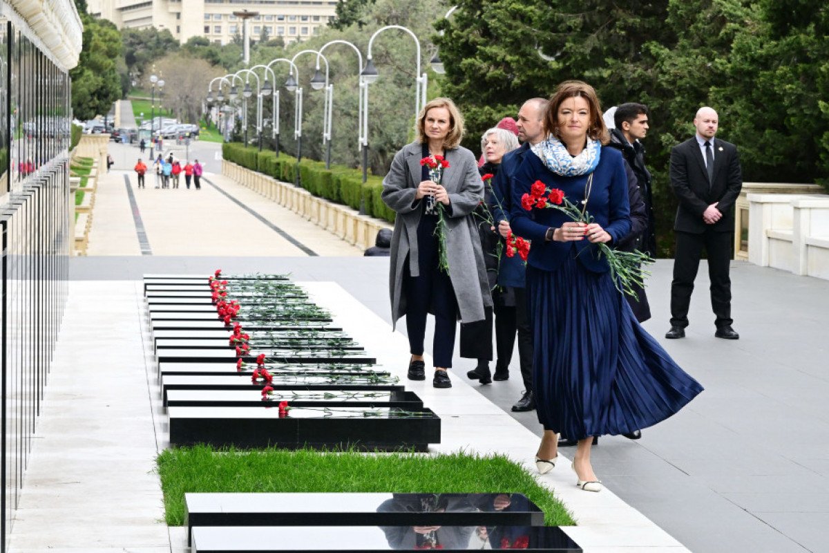 Sloveniya XİN rəhbəri Şəhidlər xiyabanını və Mehdi Hüseynzadənin abidəsini ziyarət edib