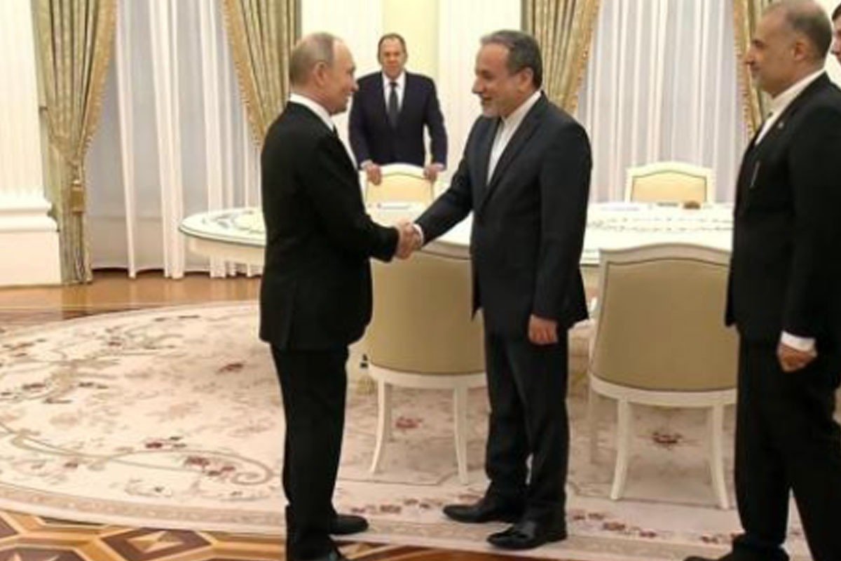 Putin İran XİN rəhbəri ilə görüşüb
