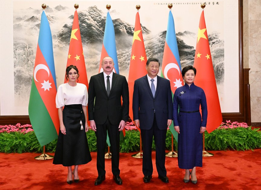 Azərbaycan Prezidentinin Çində rəsmi qarşılanma mərasimi olub Azərbaycan Prezidentinin Çində rəsmi qarşılanma mərasimi olub