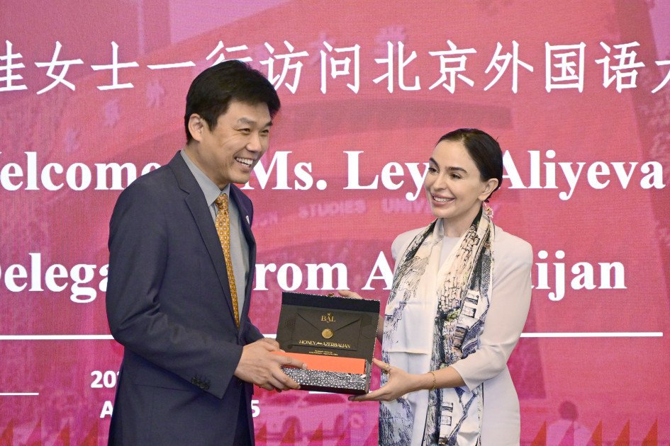 Leyla Əliyeva Pekin Xarici Dillər Universitetində tələbələrlə görüşüb Leyla Əliyeva Pekin Xarici Dillər Universitetində tələbələrlə görüşüb
