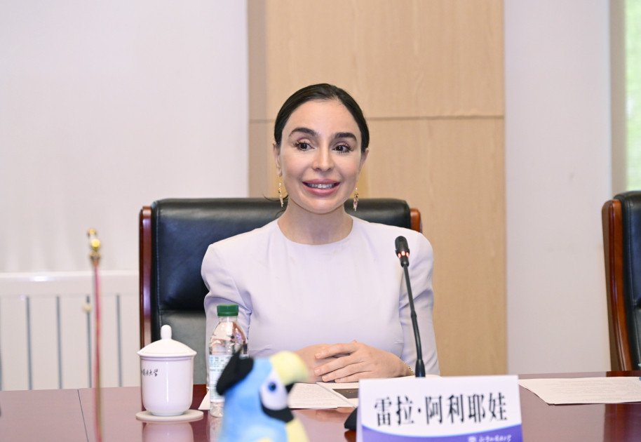 Leyla Əliyeva Pekin Xarici Dillər Universitetində tələbələrlə görüşüb Leyla Əliyeva Pekin Xarici Dillər Universitetində tələbələrlə görüşüb
